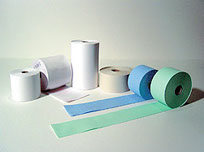 Weiße und farbige Normalpapierrollen